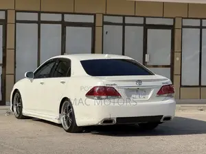 Toyota Crown 2010 White