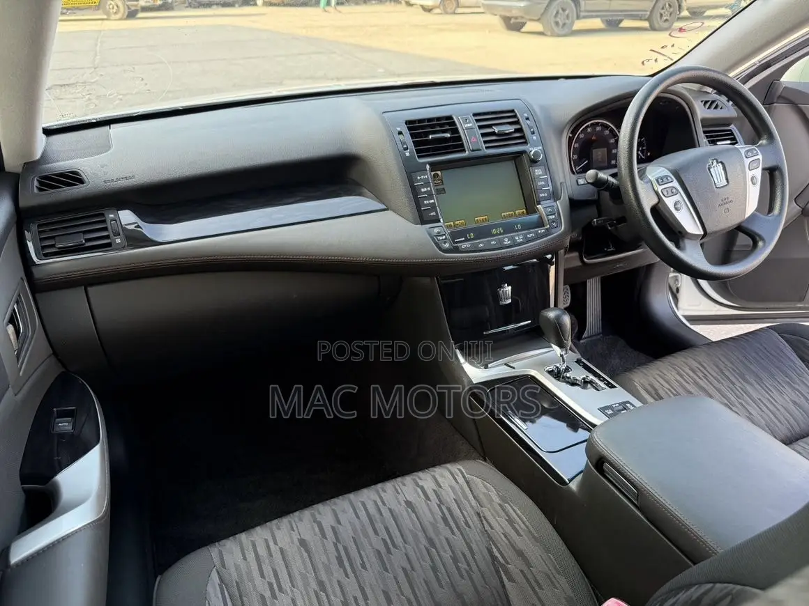 Toyota Crown 2010 White