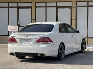 Toyota Crown 2010 White
