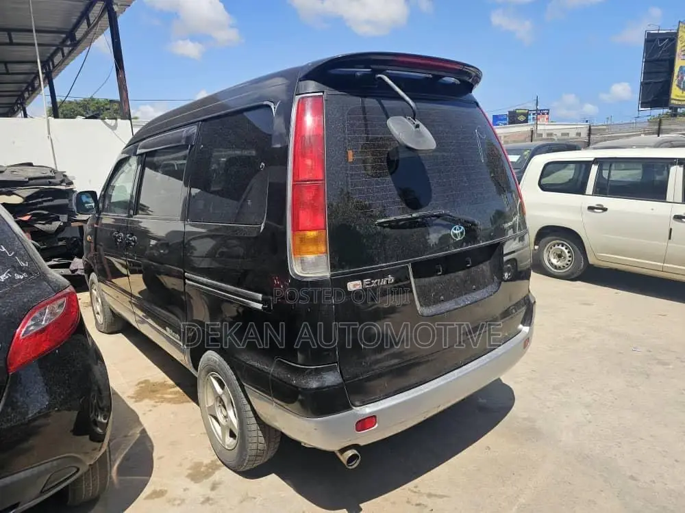Toyota Noah 2.0 AWD (8 Seater) 2001 Black