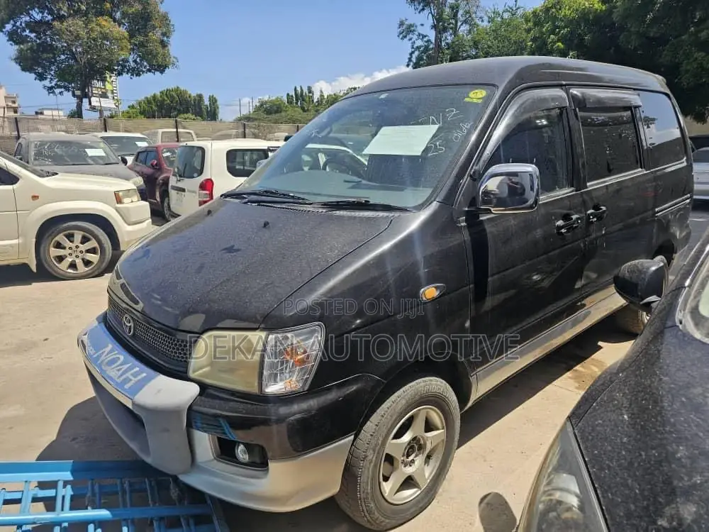Toyota Noah 2.0 AWD (8 Seater) 2001 Black
