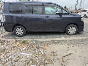 Toyota Noah 2.0 143hp FWD (8 Seater) 2008 Gray