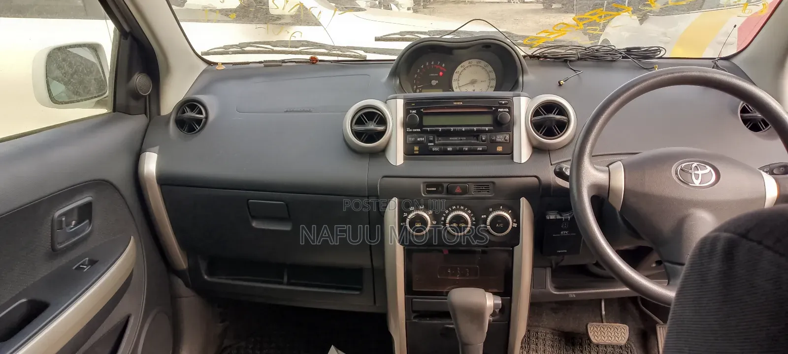Toyota IST 2002 White