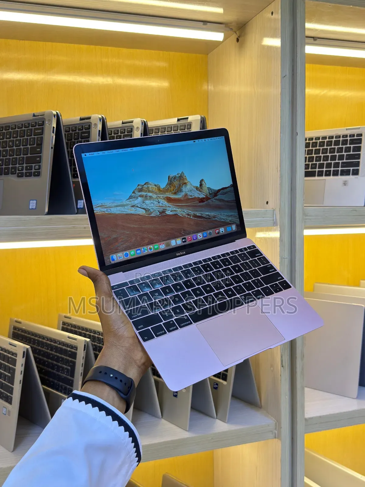 New Laptop Apple MacBook 2016 8GB Intel Core I3 SSD 256GB