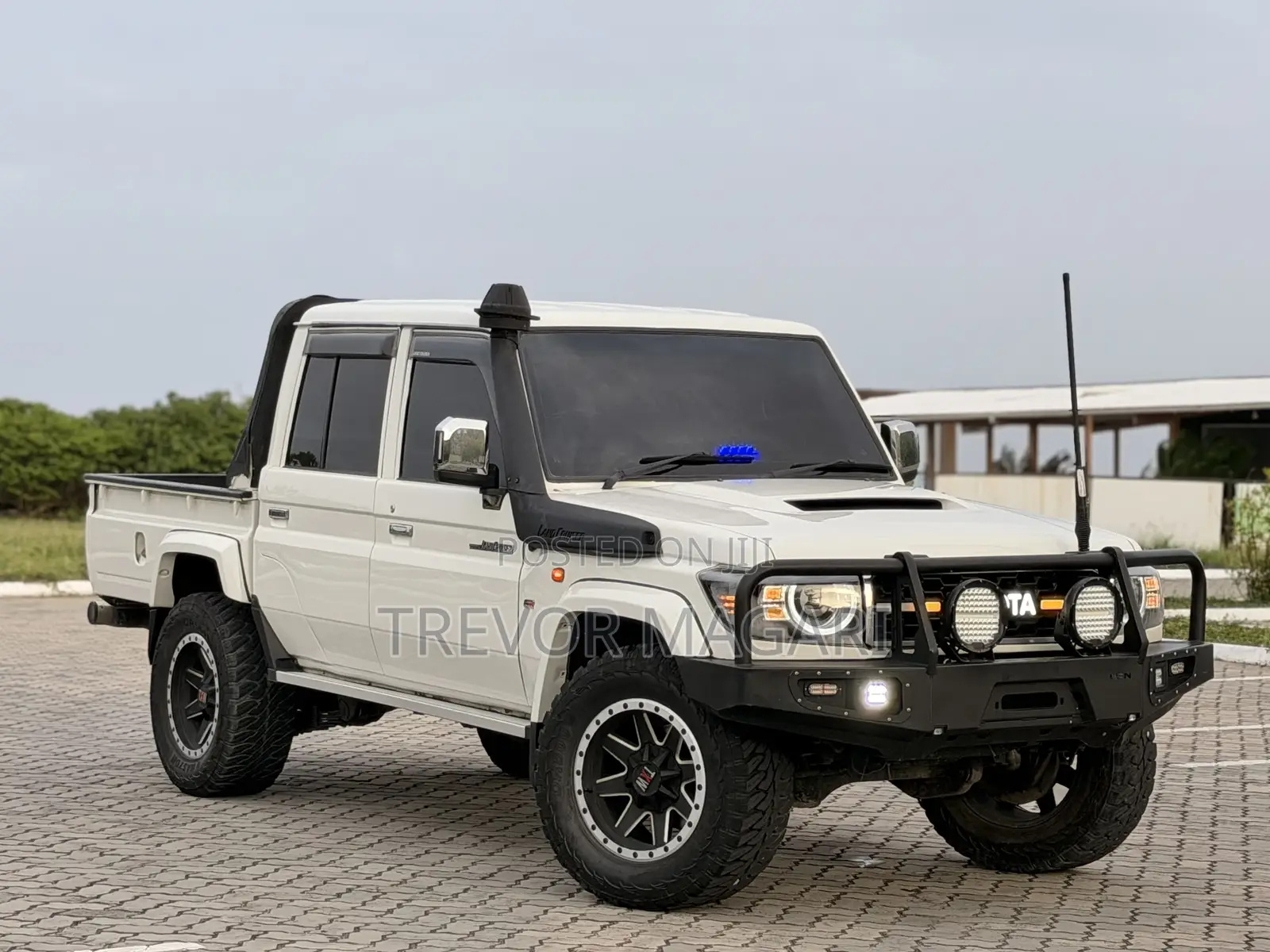 Toyota Land Cruiser 2016 White