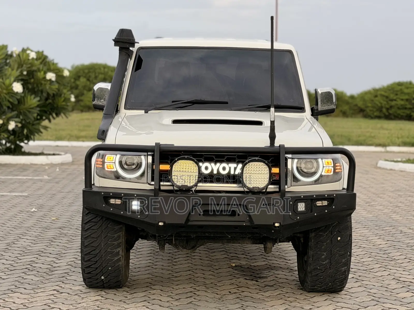 Toyota Land Cruiser 2016 White