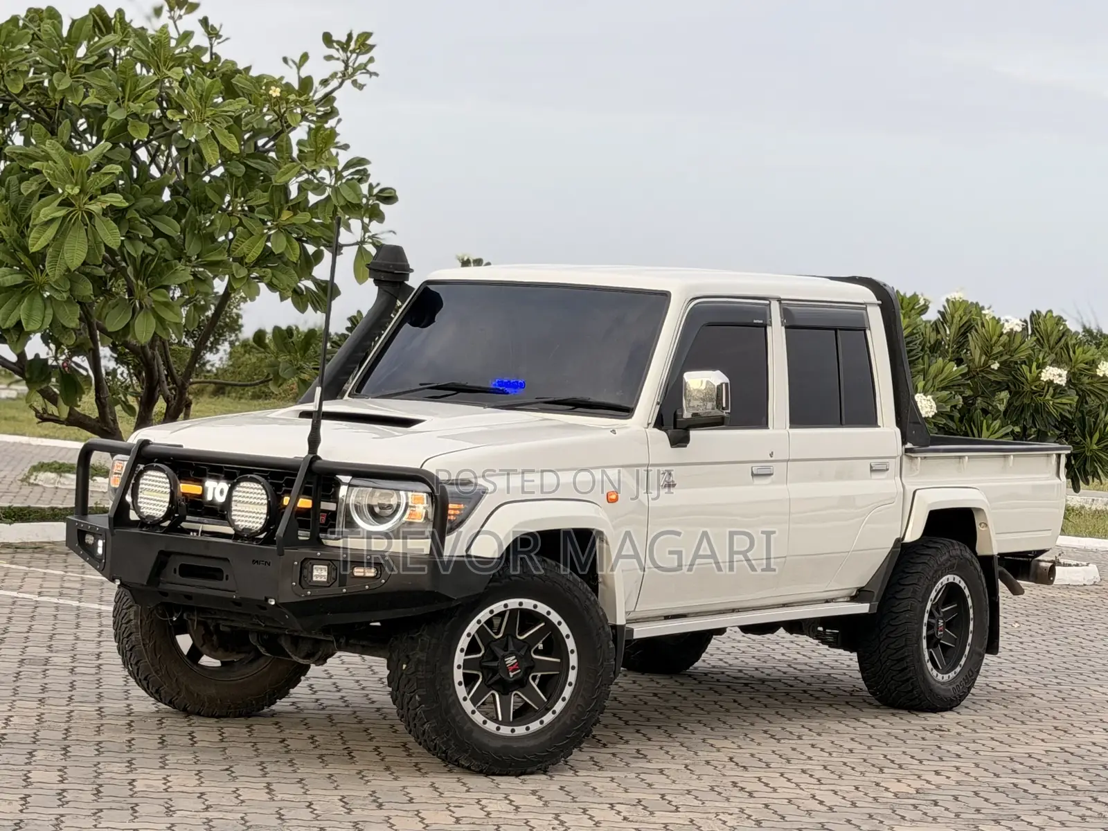 Toyota Land Cruiser 2016 White