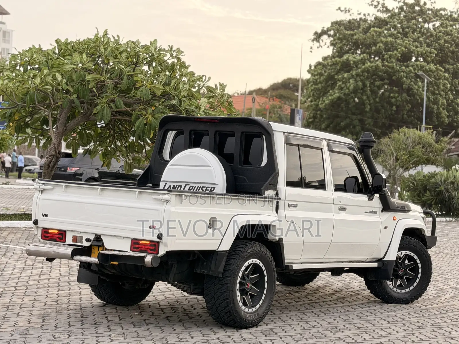 Toyota Land Cruiser 2016 White