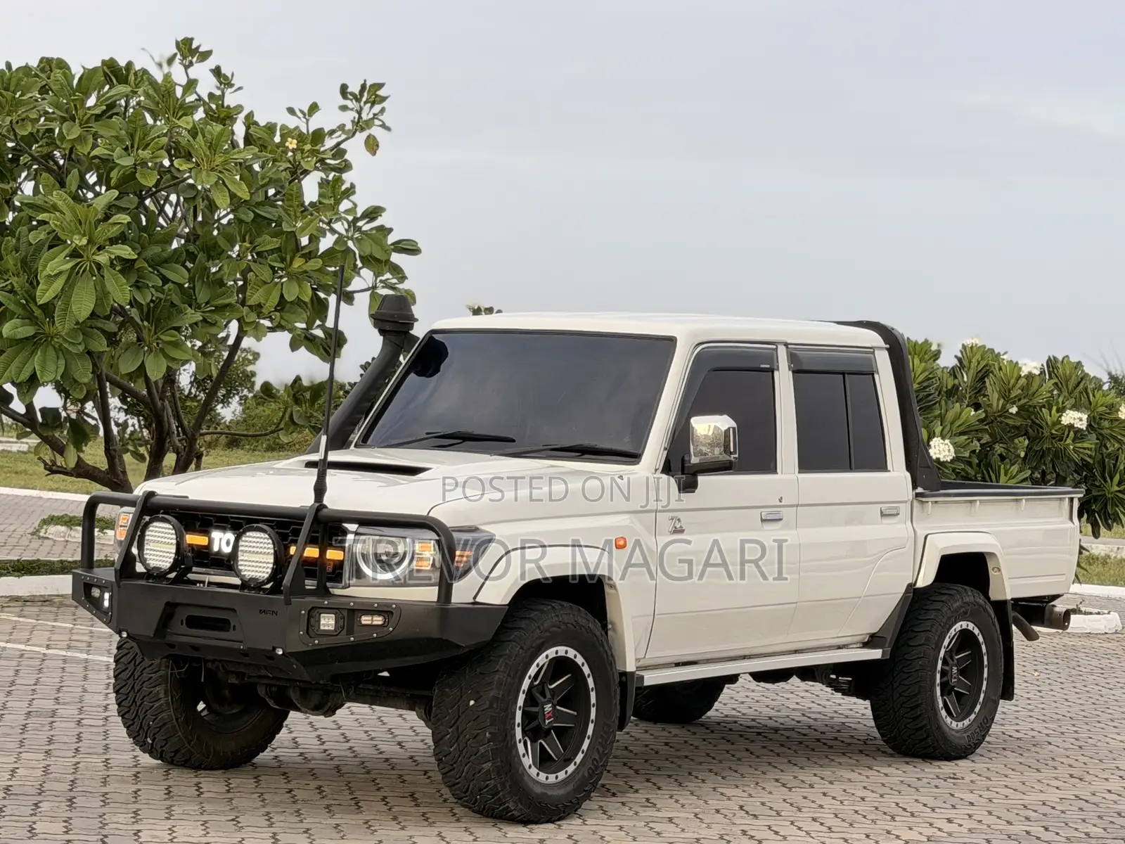Toyota Land Cruiser 2016 White