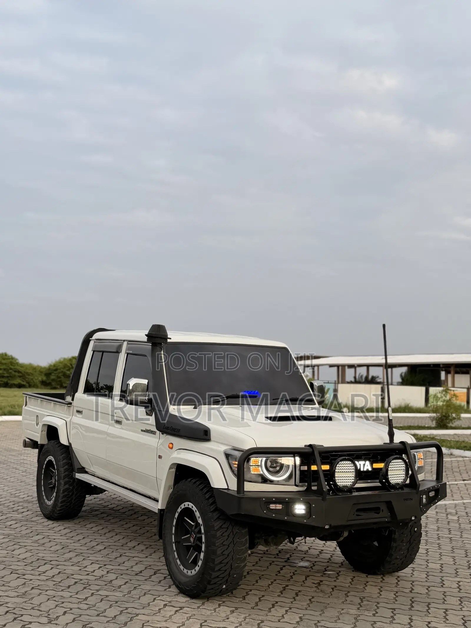 Toyota Land Cruiser 2016 White