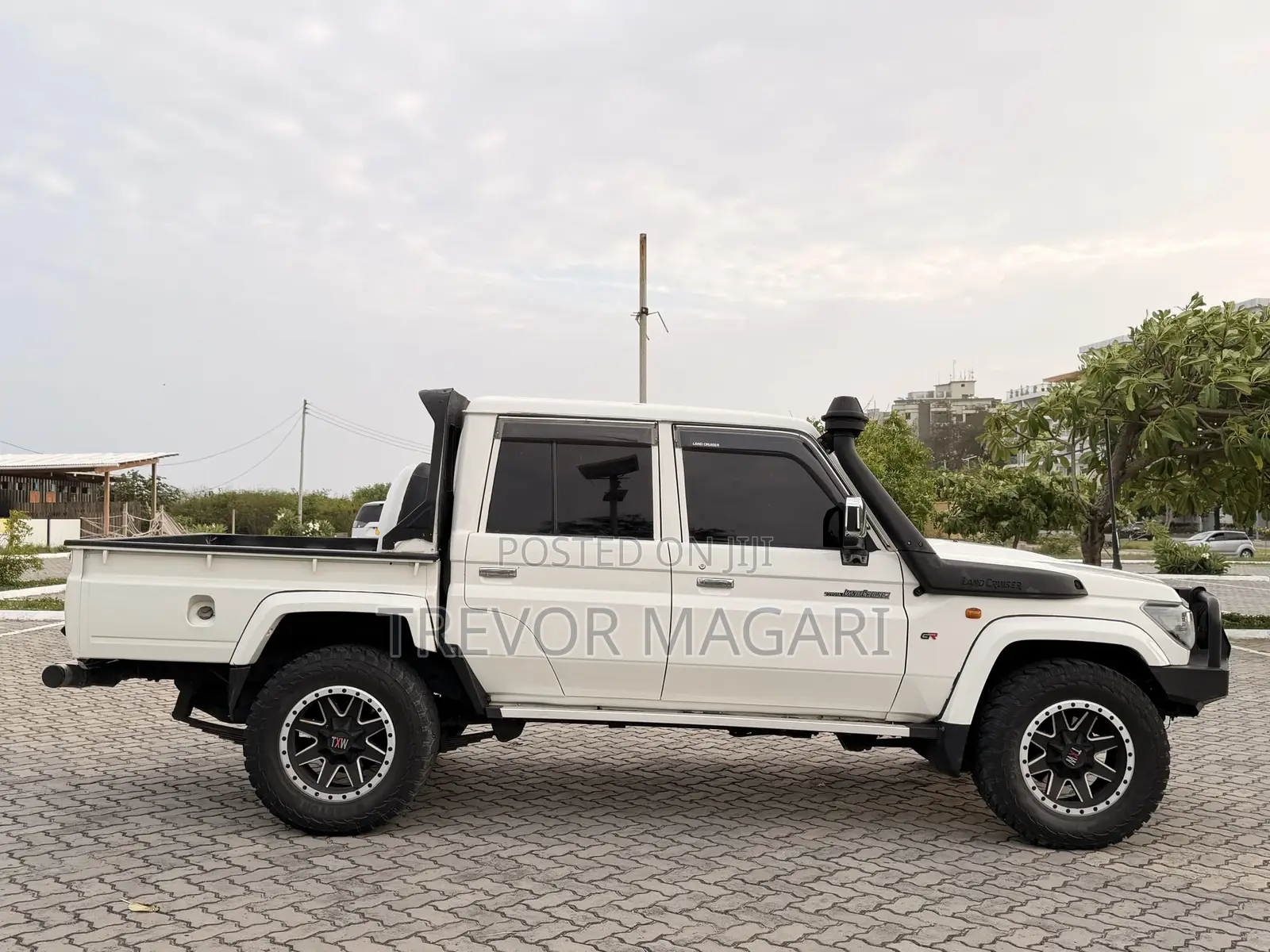 Toyota Land Cruiser 2016 White