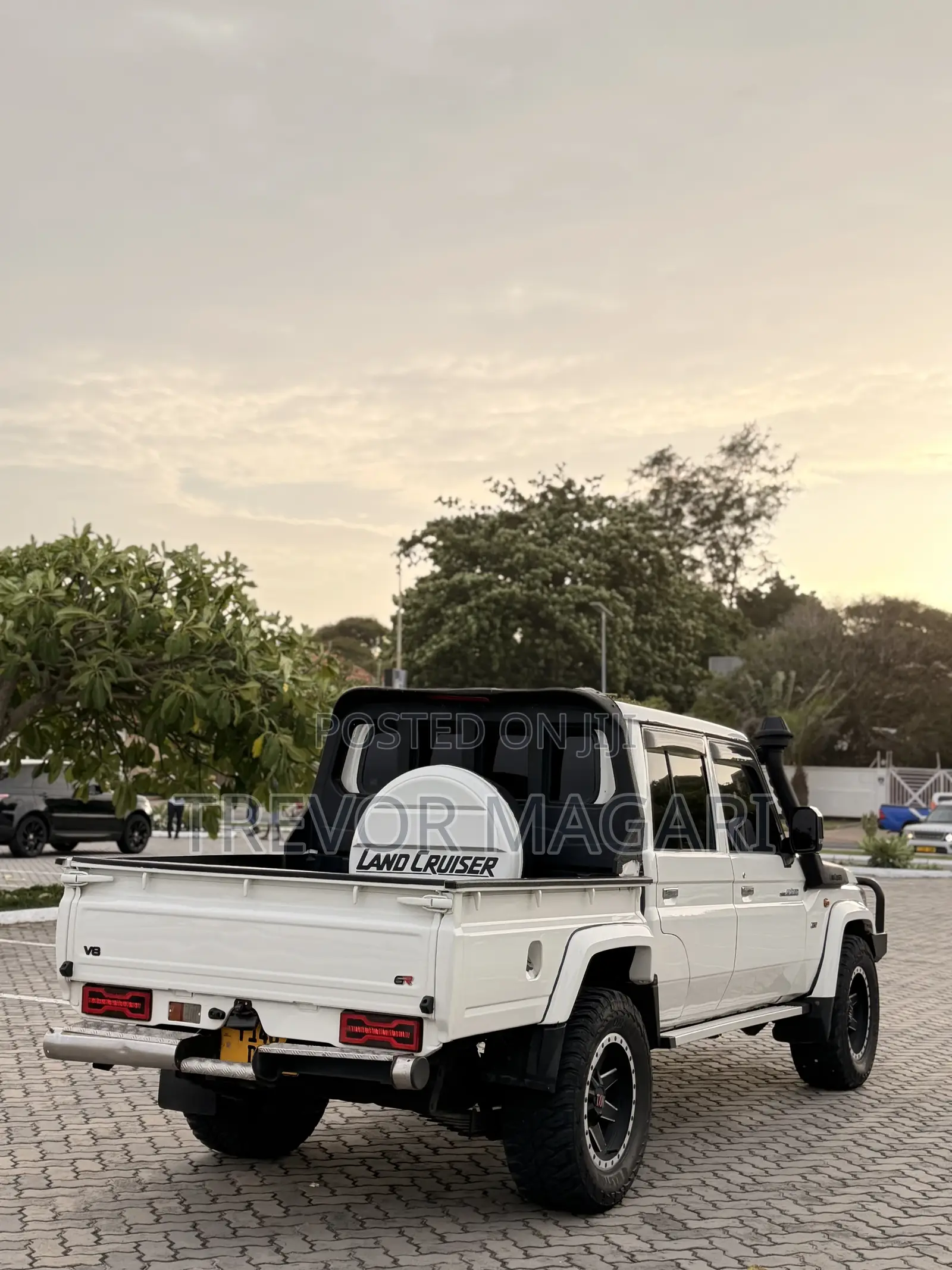 Toyota Land Cruiser 2016 White