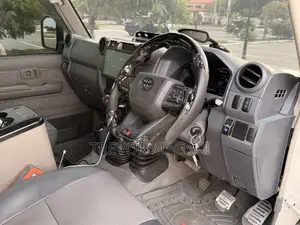 Toyota Land Cruiser 2016 White