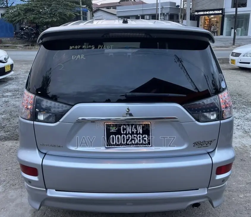 Mitsubishi Outlander 2011 Silver