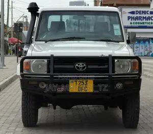 Toyota Land Cruiser 2009 White