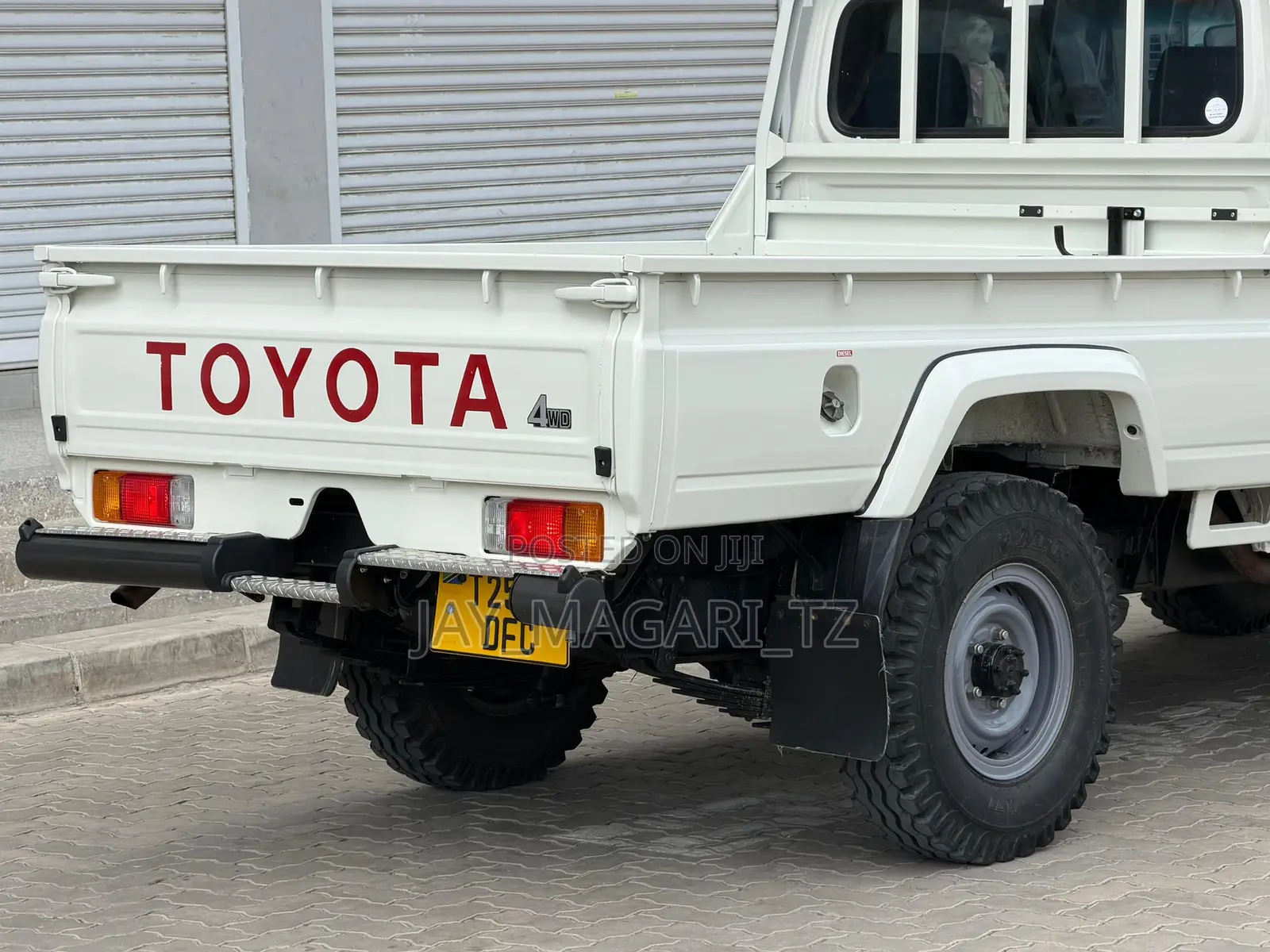 Toyota Land Cruiser 2009 White
