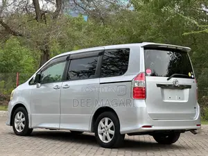 Toyota Noah 2008 Silver