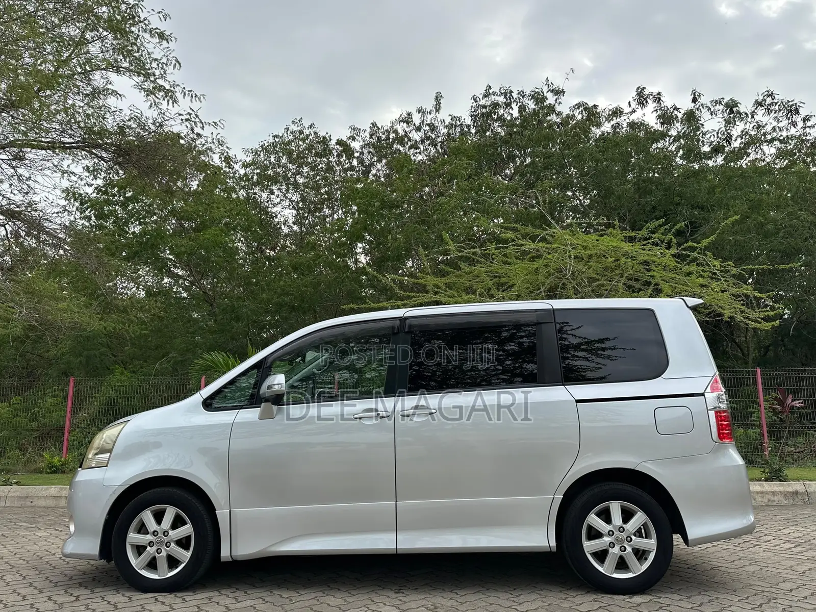 Toyota Noah 2008 Silver