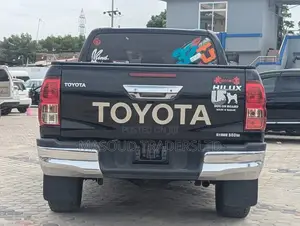 Toyota Hilux Rogue 4x4 2018 Black