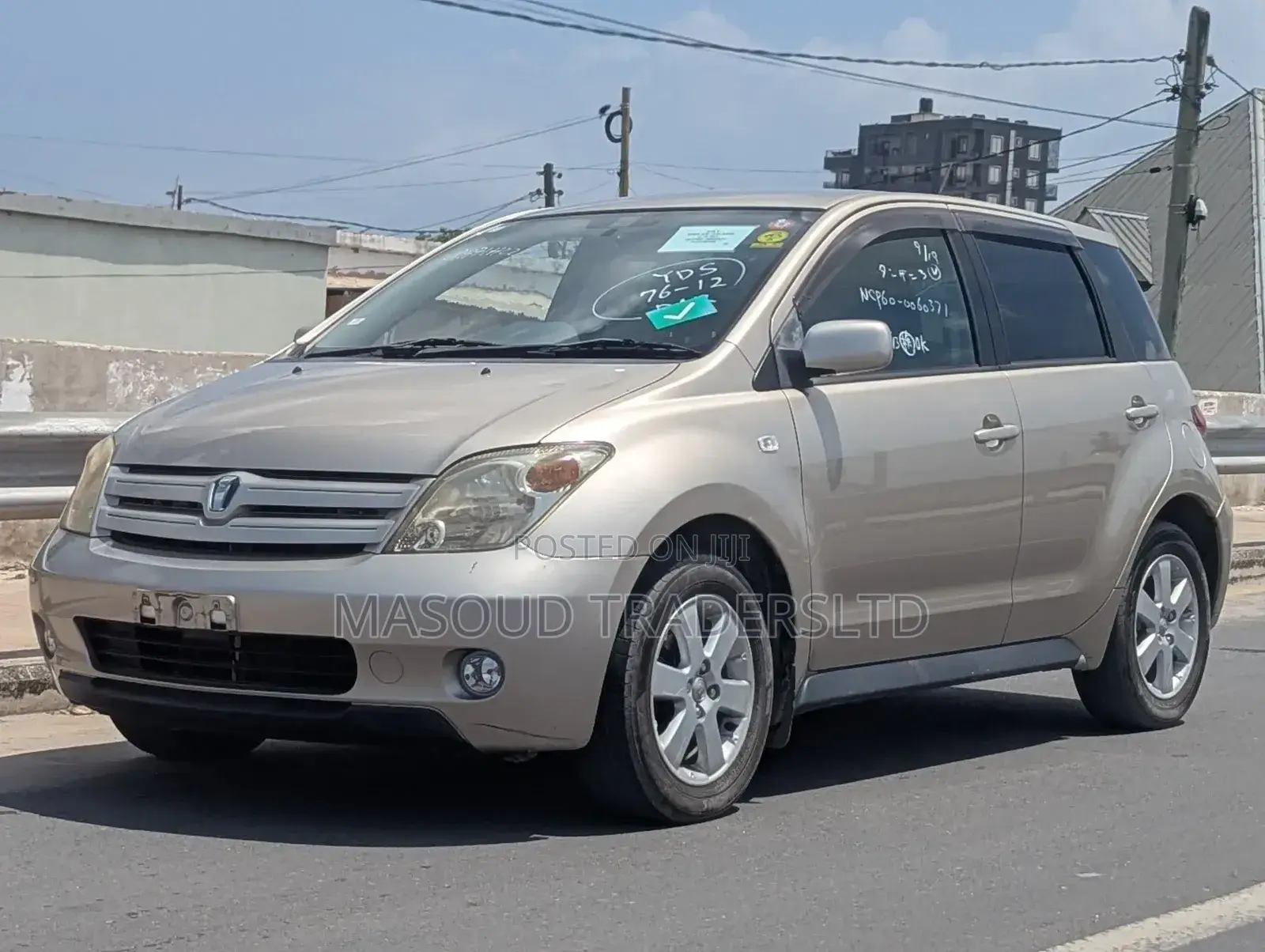 Toyota IST 2004 Gold