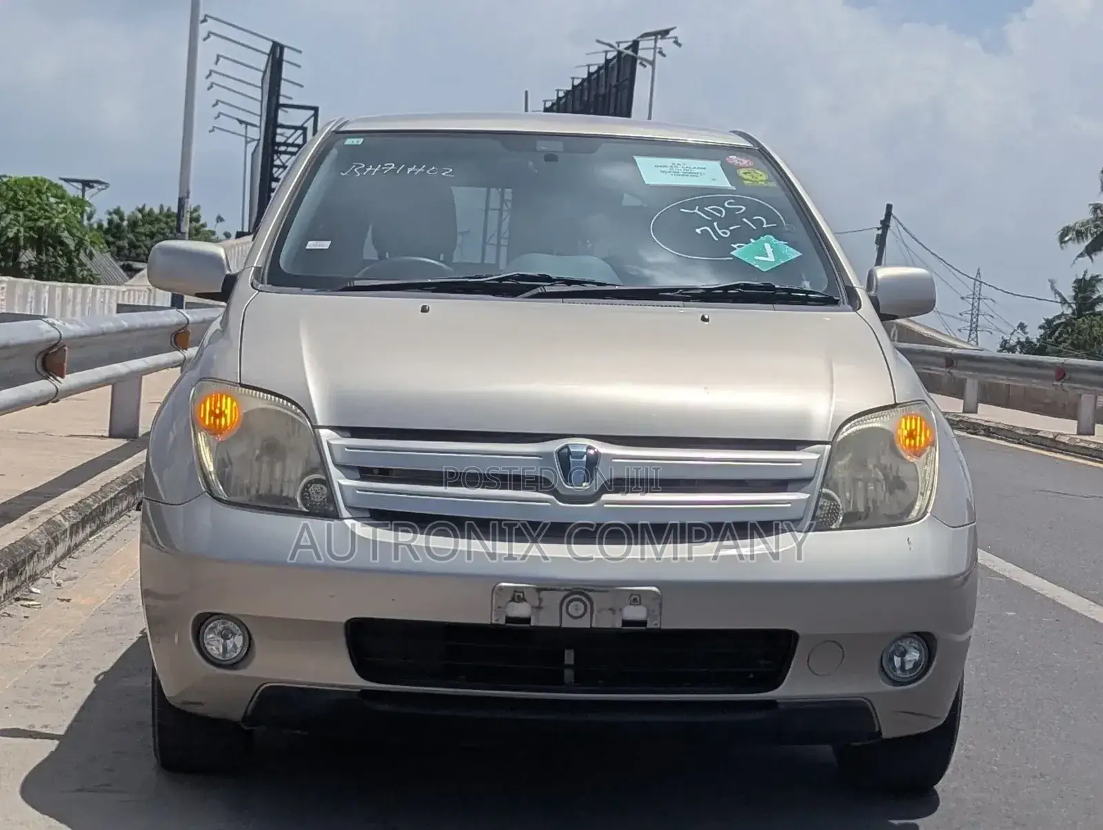 Toyota IST 2004 Gold