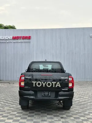 Toyota Hilux 2022 Black