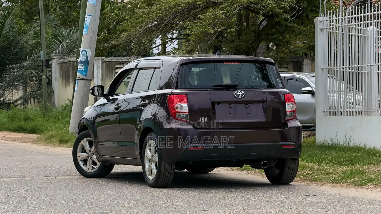 Toyota IST 2010 Maroon