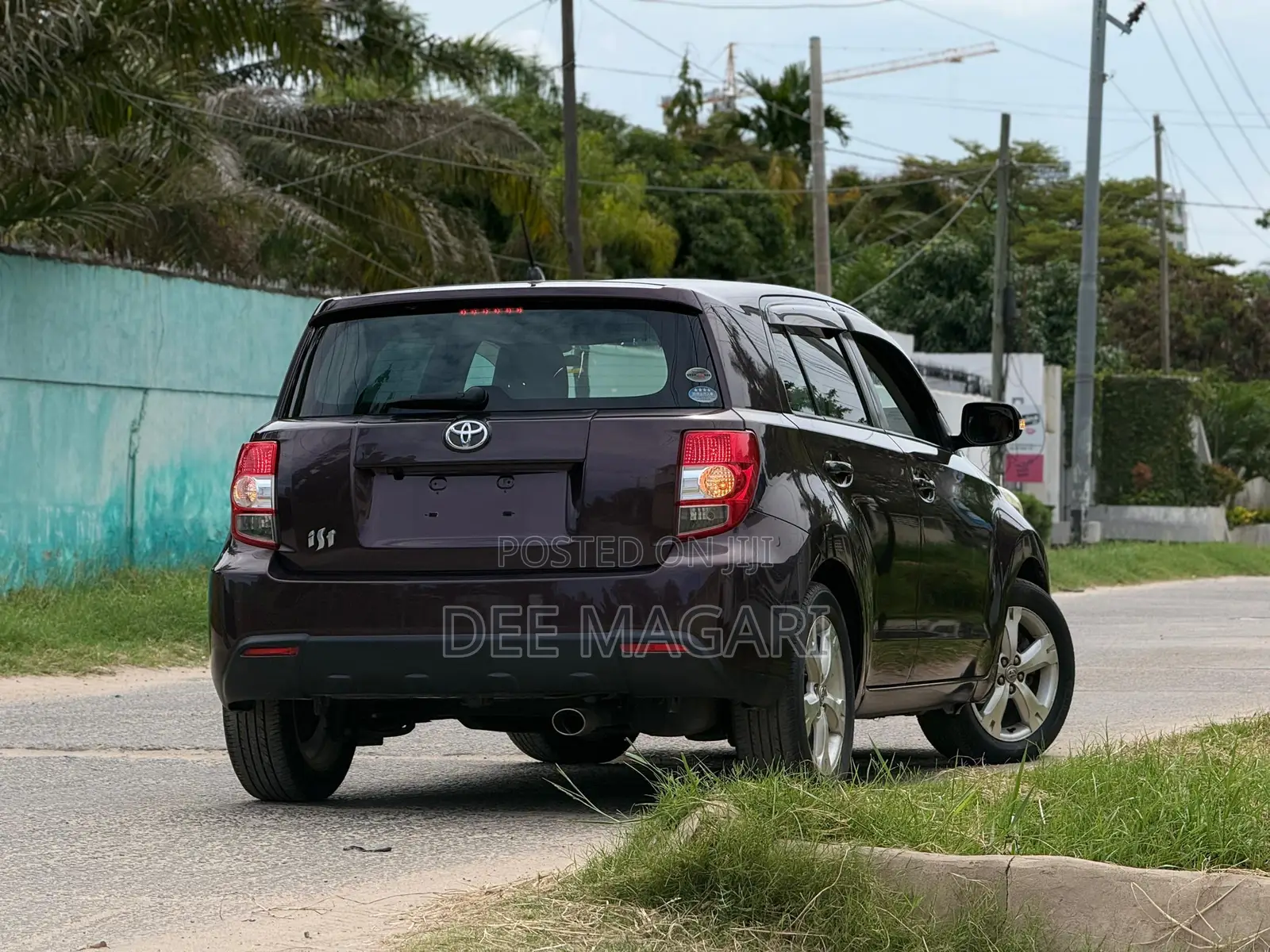 Toyota IST 2010 Maroon