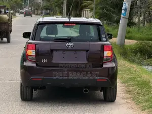 Toyota IST 2010 Maroon