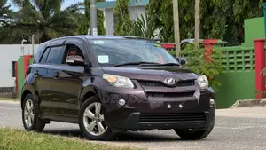 Toyota IST 2010 Maroon