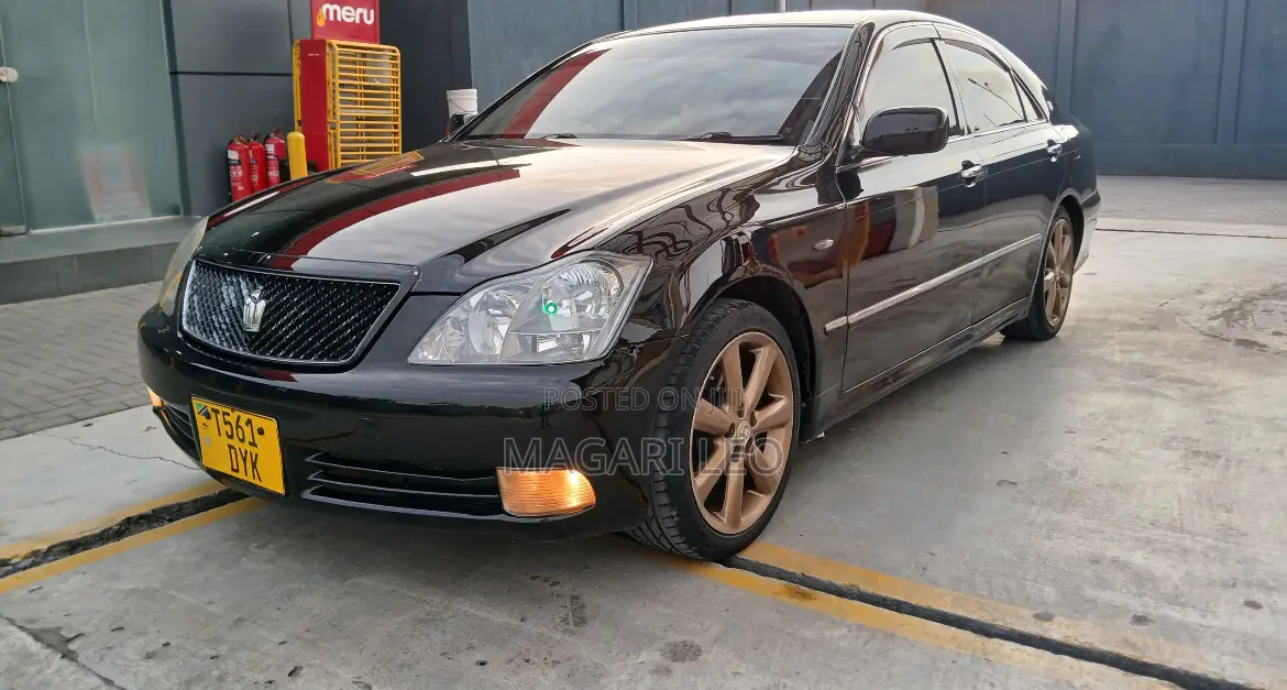 Toyota Crown Royale 2005 Black