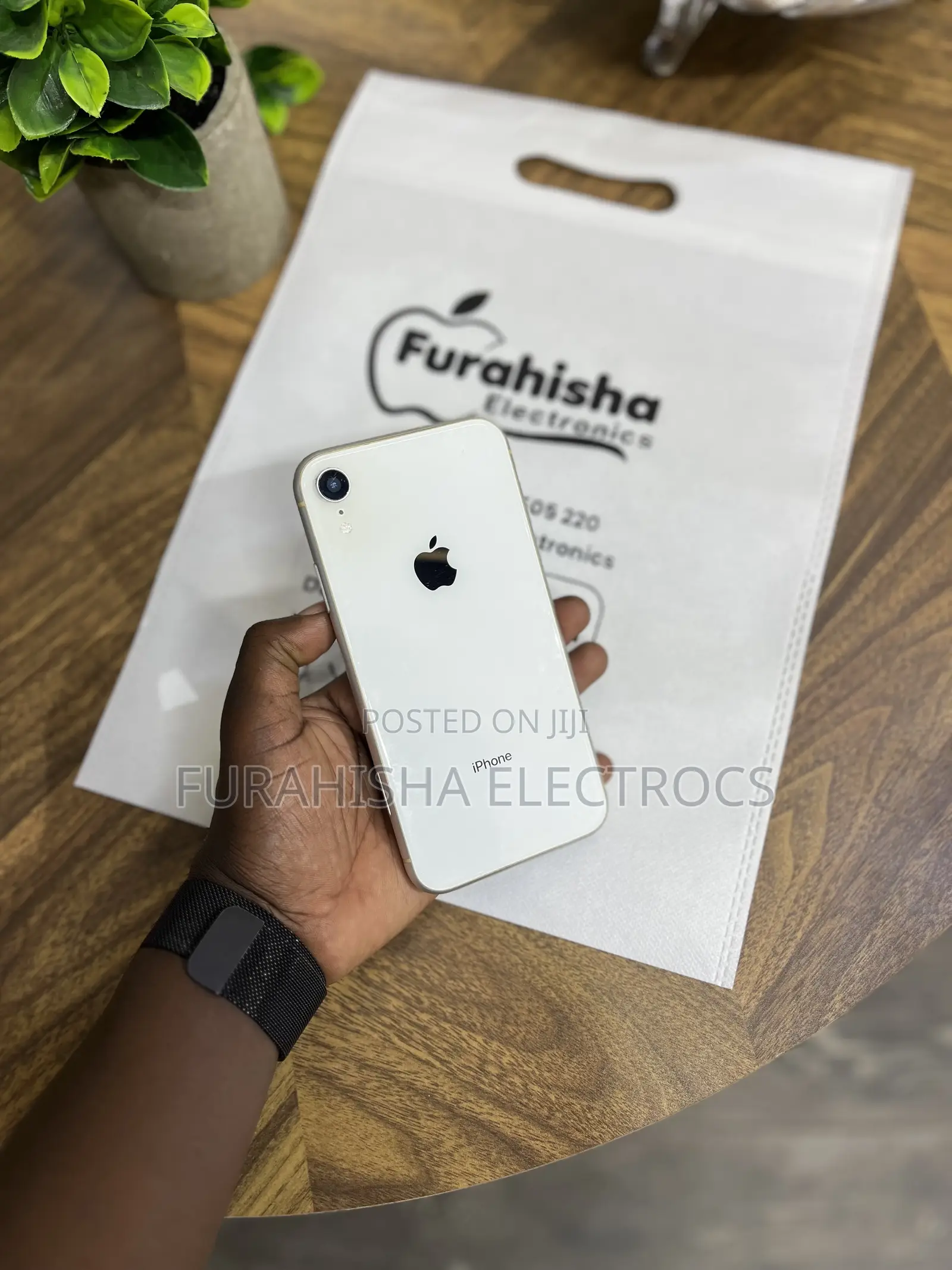 Apple iPhone XR 64 GB White