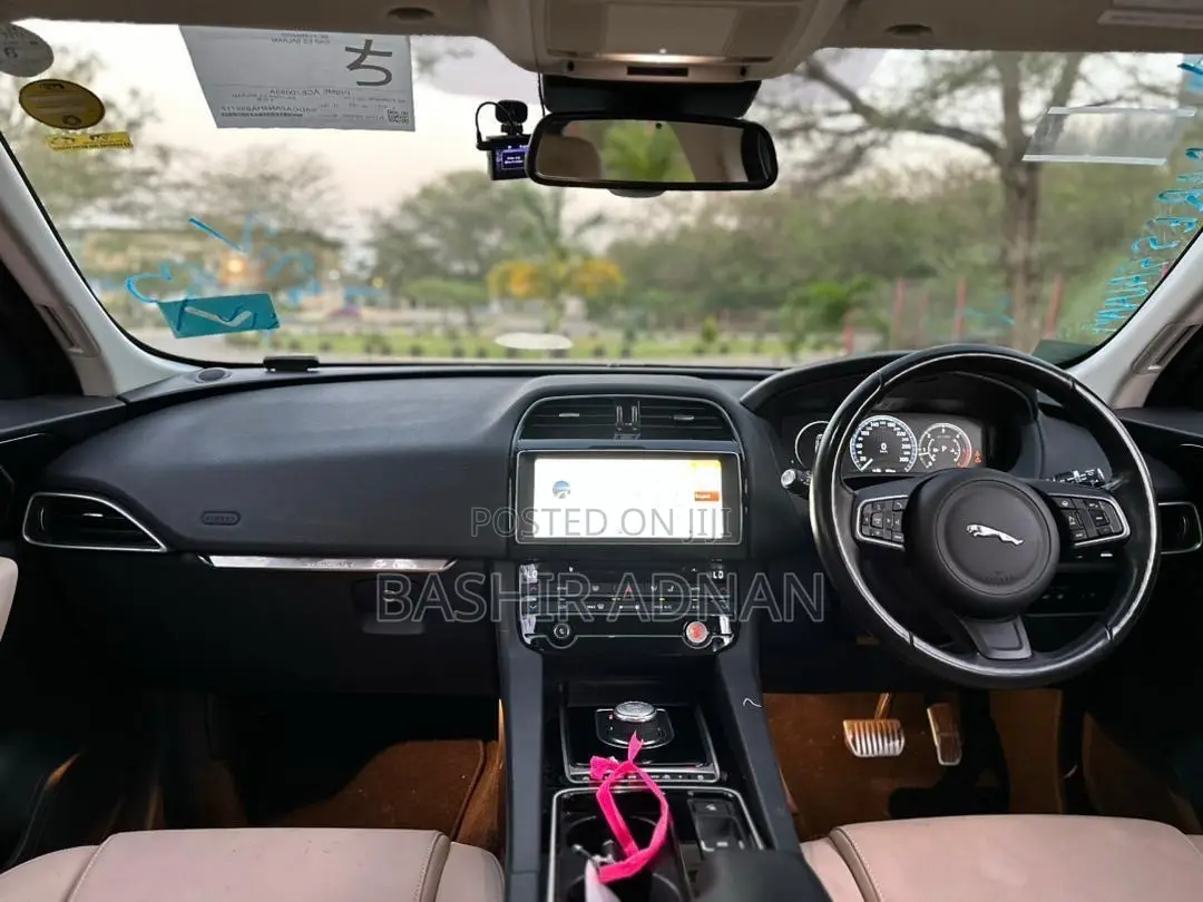 Jaguar F-Pace 20d 2017 Beige