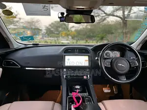 Jaguar F-Pace 20d 2017 Beige