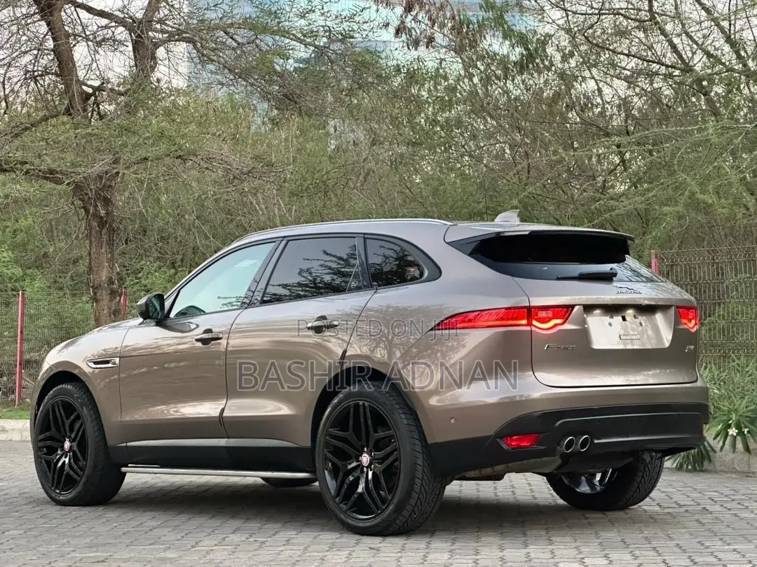 Jaguar F-Pace 20d 2017 Beige