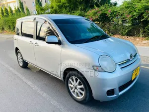 Toyota Sienta 1.5 AWD 2007 Silver