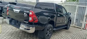 Toyota Hilux 2022 Black