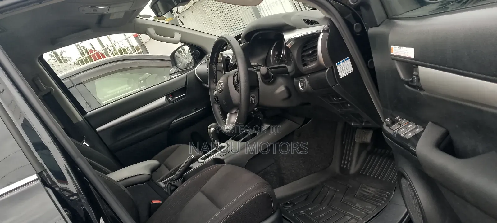 Toyota Hilux 2022 Black