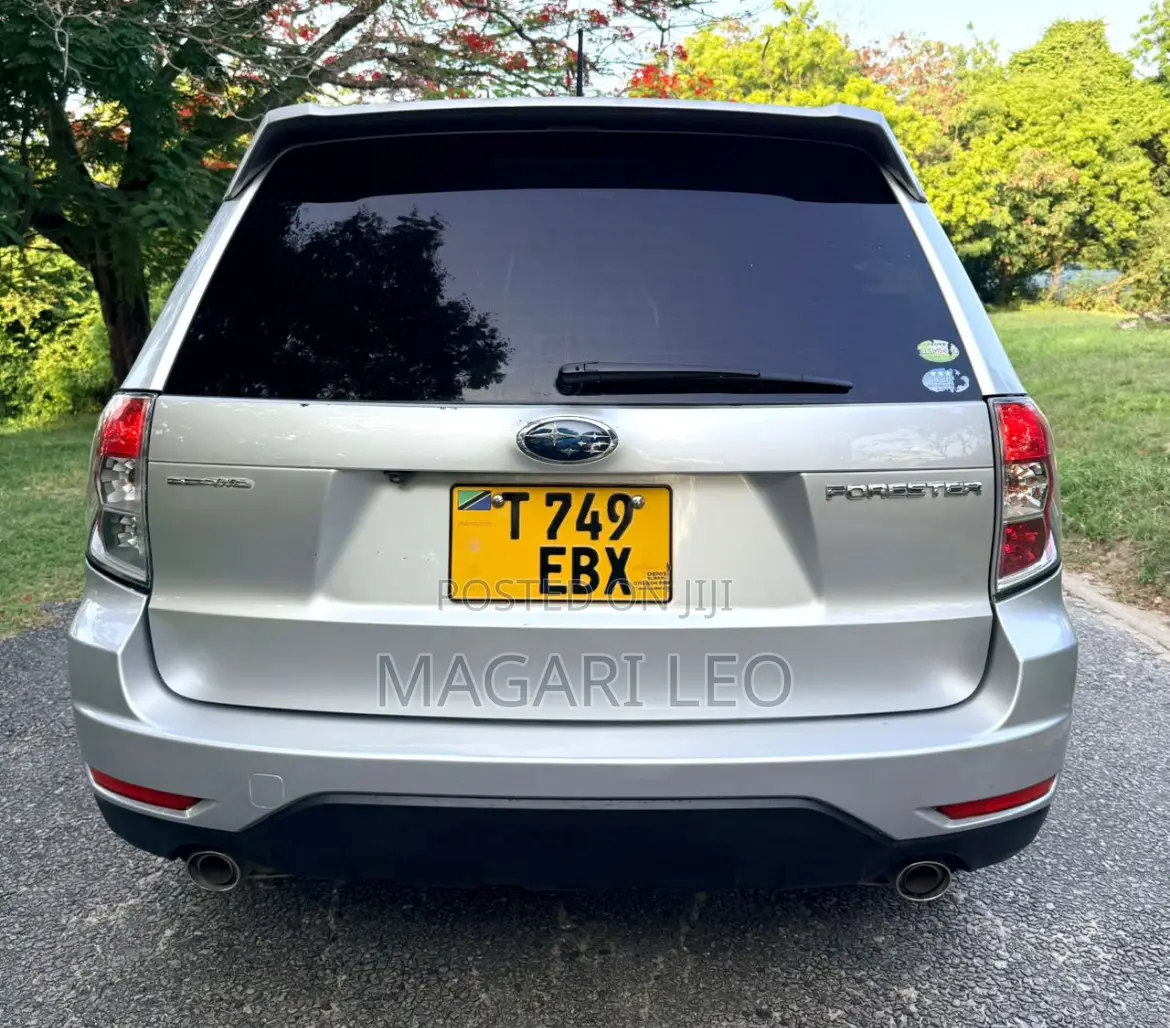 Subaru Forester 2011 Silver