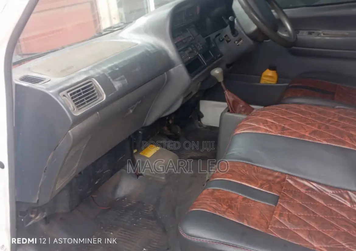 Toyota HiAce 2002 White