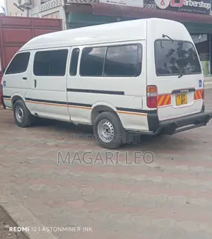 Toyota HiAce 2002 White
