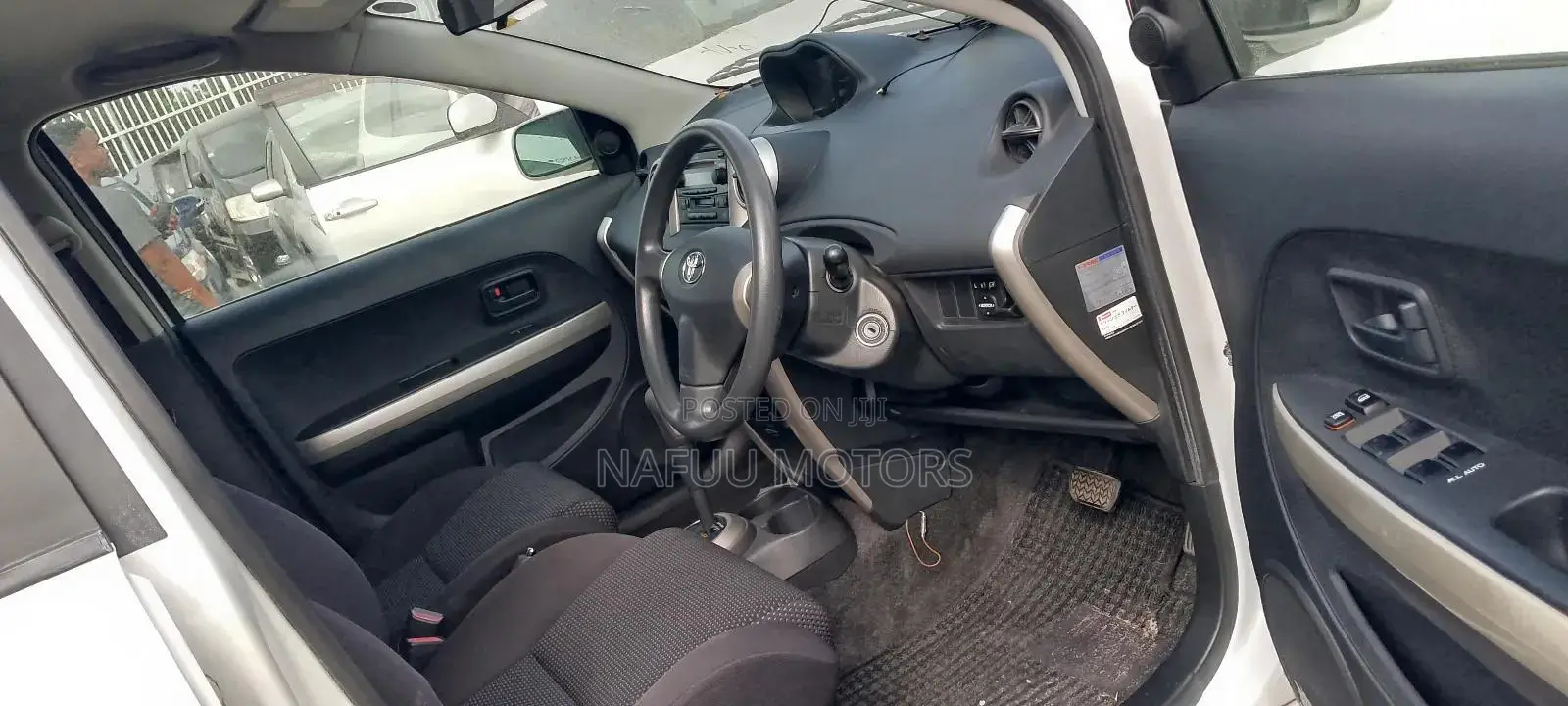 Toyota IST 2002 White