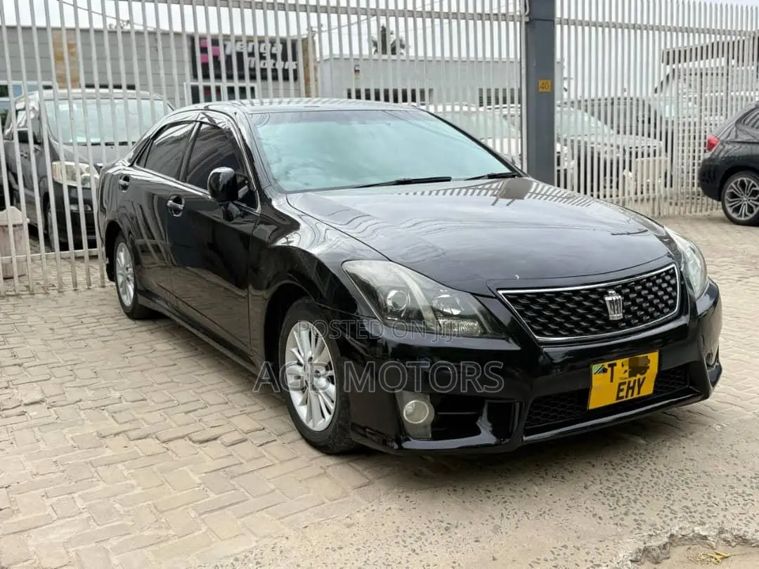Toyota Crown 2012 Black