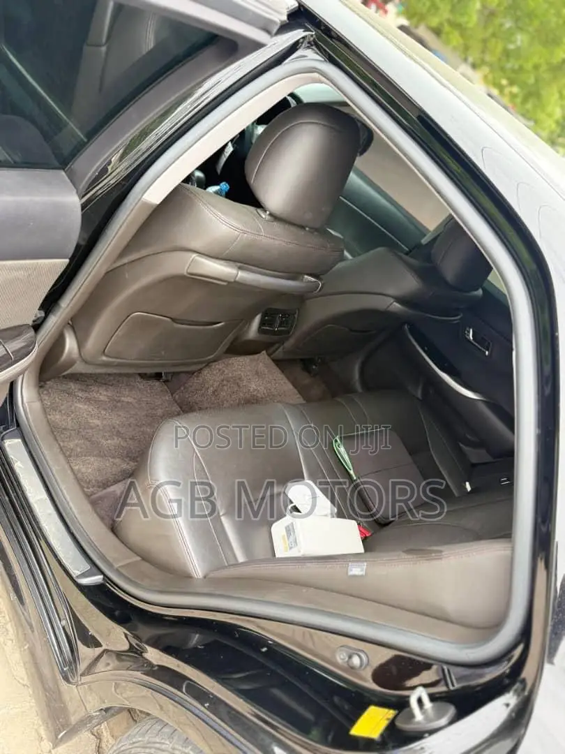 Toyota Crown 2012 Black