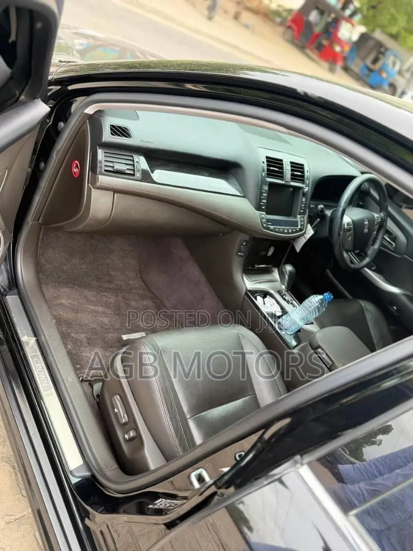Toyota Crown 2012 Black