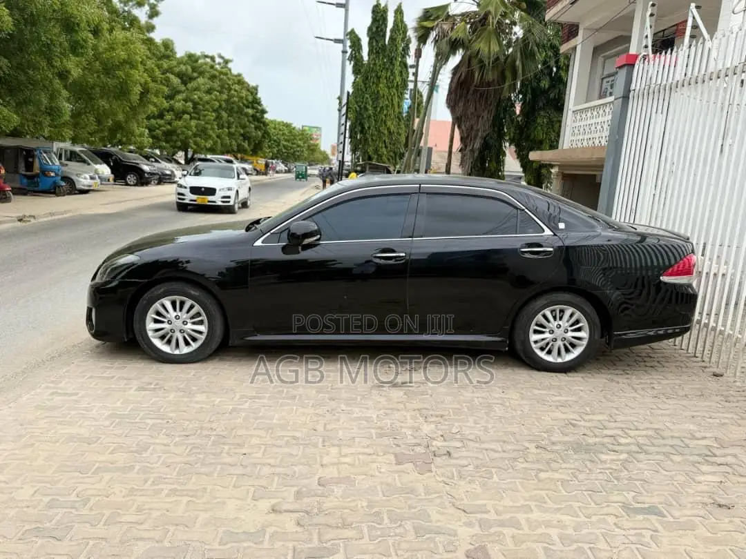Toyota Crown 2012 Black