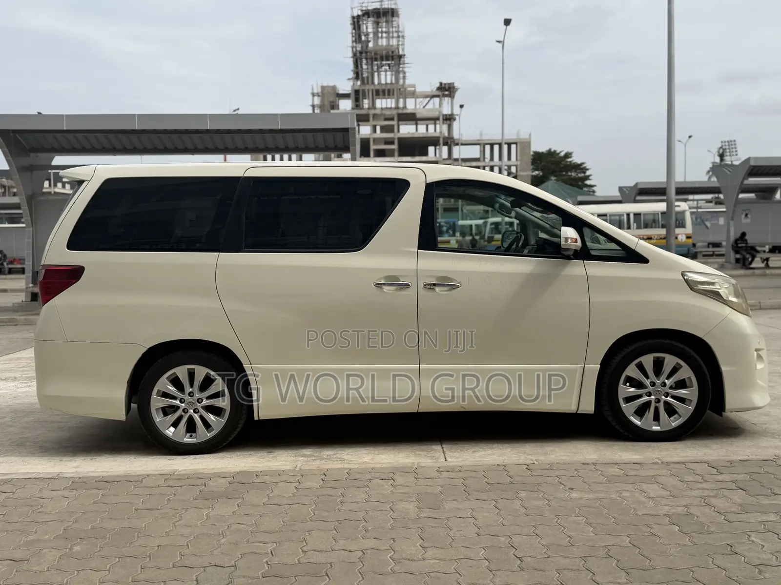 Toyota Alphard 2.4 Petrol FWD 2010 White