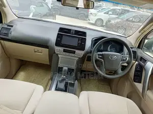 Toyota Land Cruiser Prado 2017 White