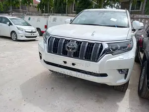 Toyota Land Cruiser Prado 2017 White