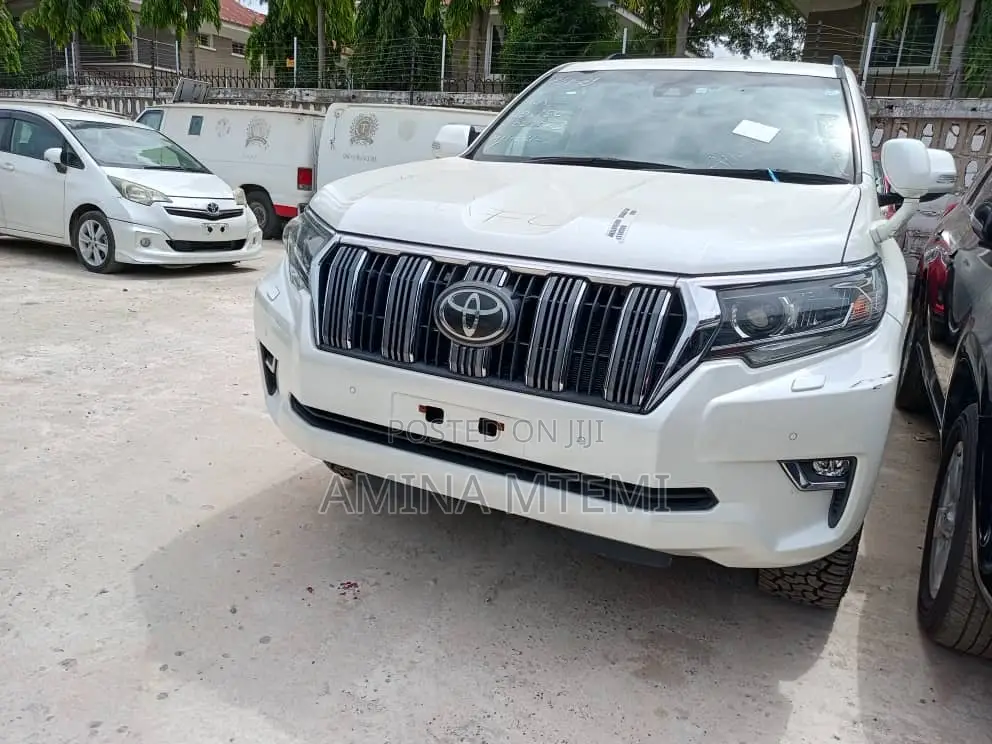 Toyota Land Cruiser Prado 2017 White